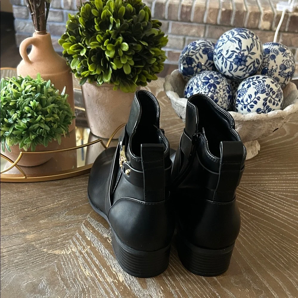 NWOT! Liz Claiborne Black Ankle Boots Low Heel